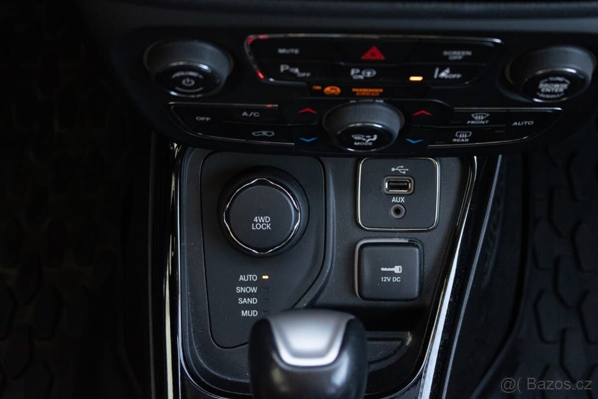 2017 Jeep COMPASS - 17