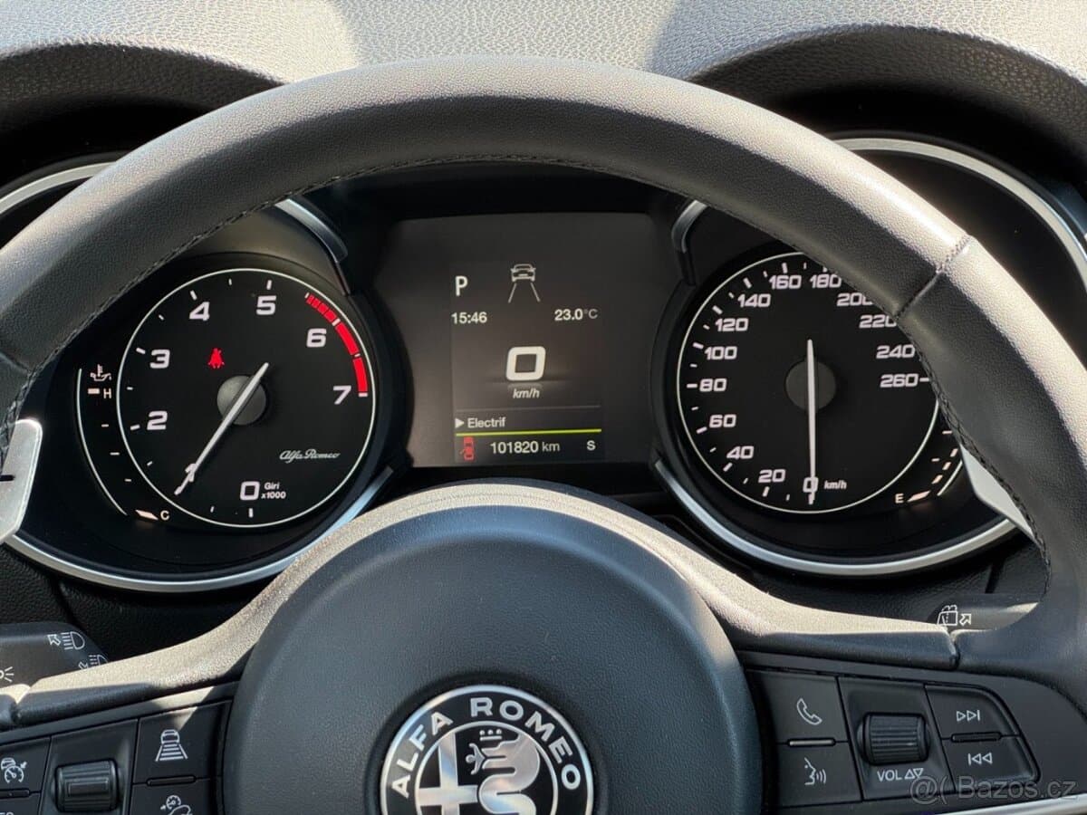 2018 Alfa Romeo STELVIO - 17