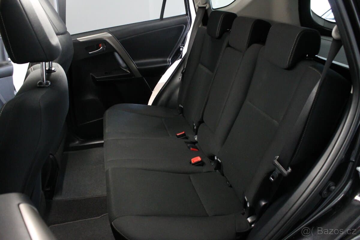 2015 Toyota RAV4 - 17