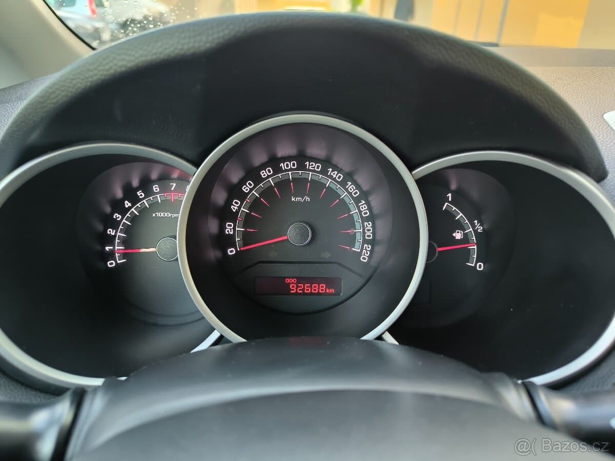 2017 Kia VENGA - 17