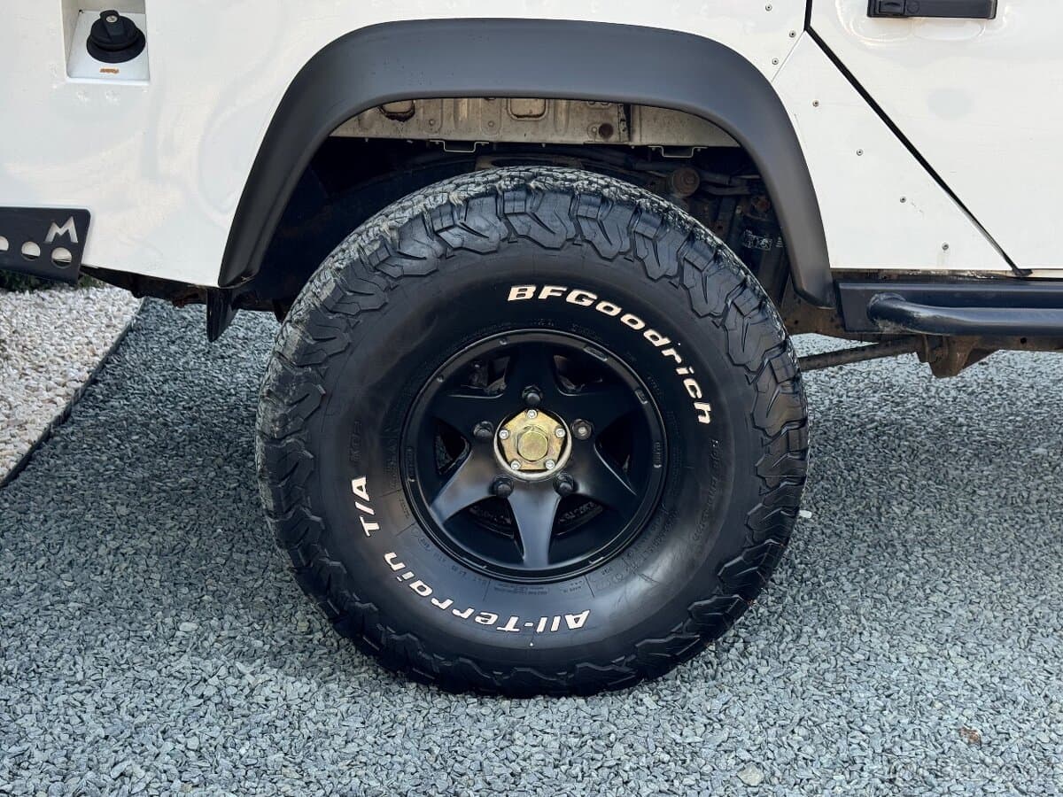 2010 Land Rover DEFENDER - 17