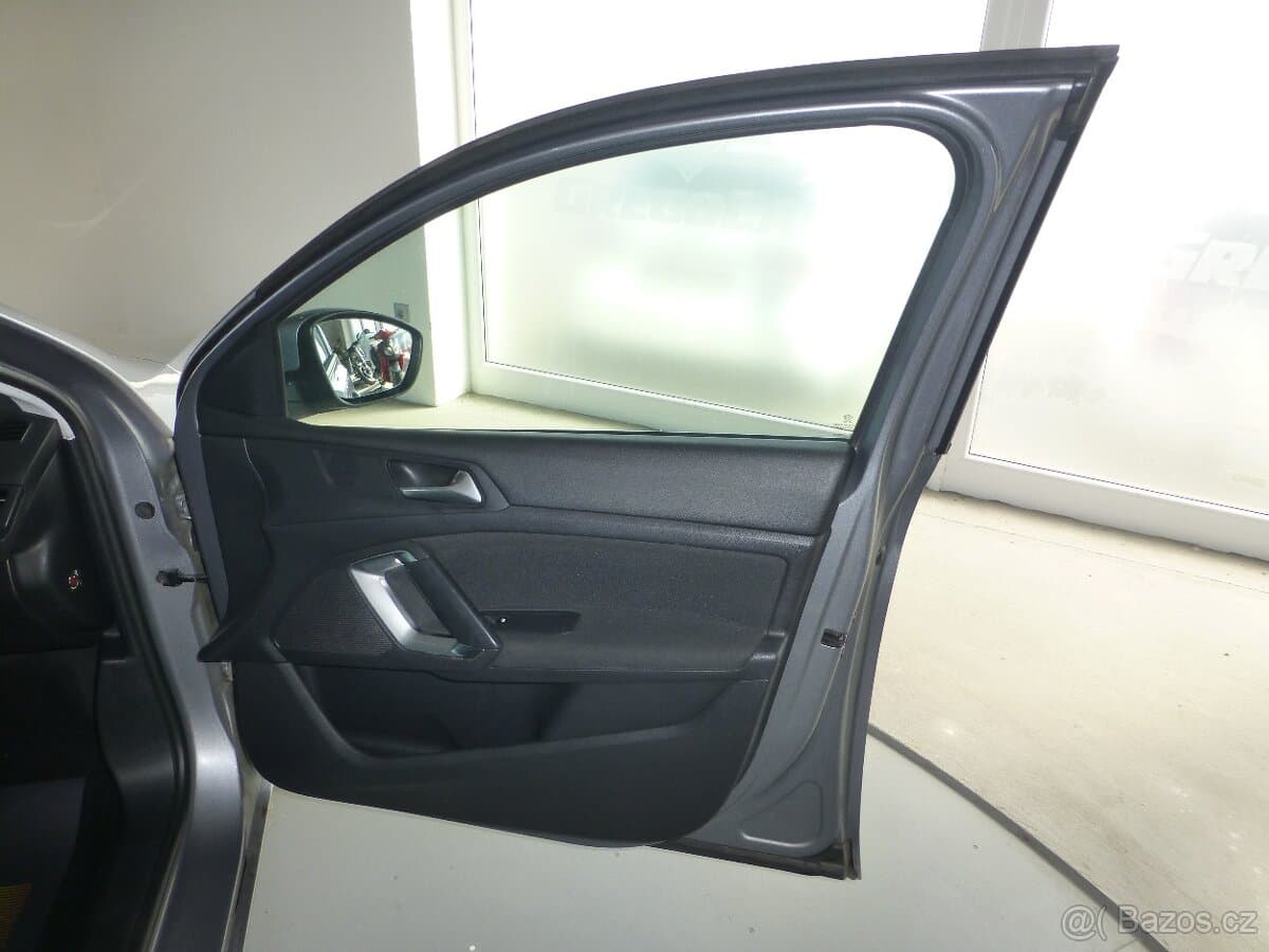 2016 Peugeot 308 - 17