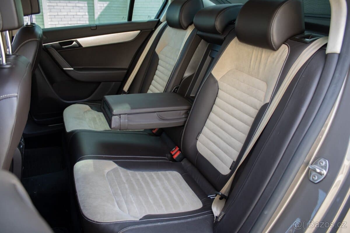 2011 Volkswagen PASSAT - 17