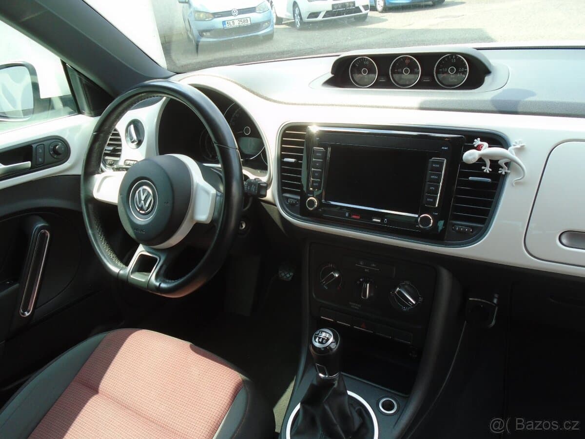 2013 Volkswagen BEETLE - 17