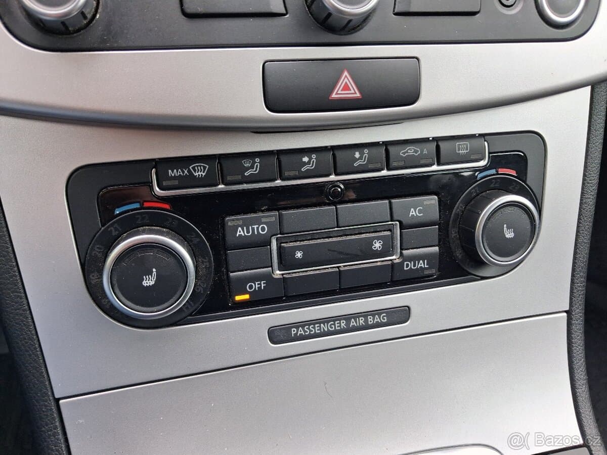 2011 Volkswagen PASSAT - 17