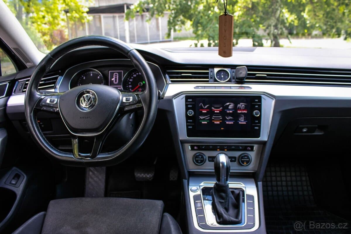 2018 Volkswagen PASSAT - 17