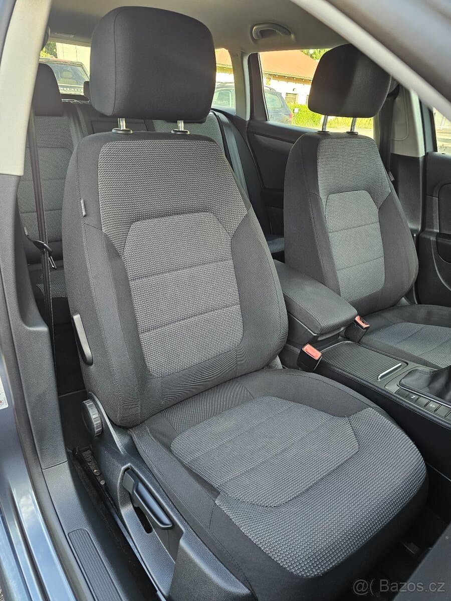2011 Volkswagen PASSAT - 17