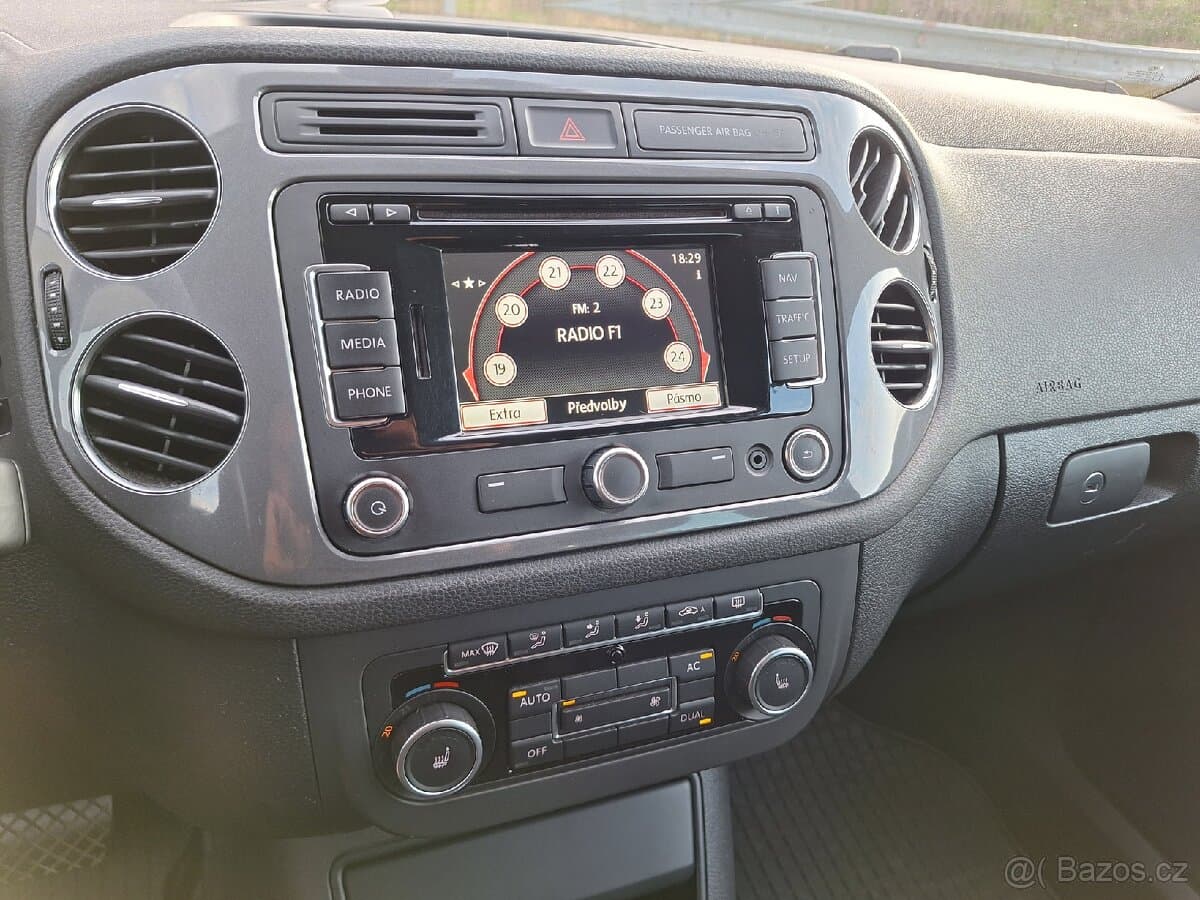 2011 Volkswagen TIGUAN - 17