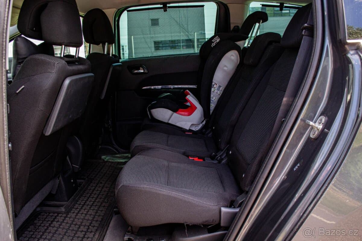 2010 Peugeot 5008 - 17
