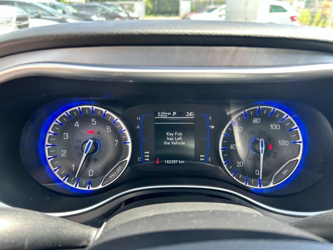 2019 Chrysler PACIFICA - 17