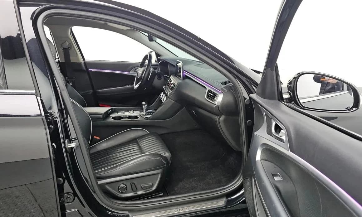 2020 Genesis G70 - 17