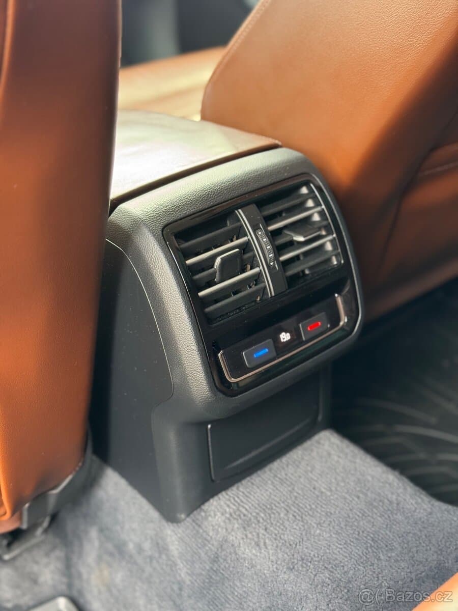 2015 Volkswagen PASSAT - 17