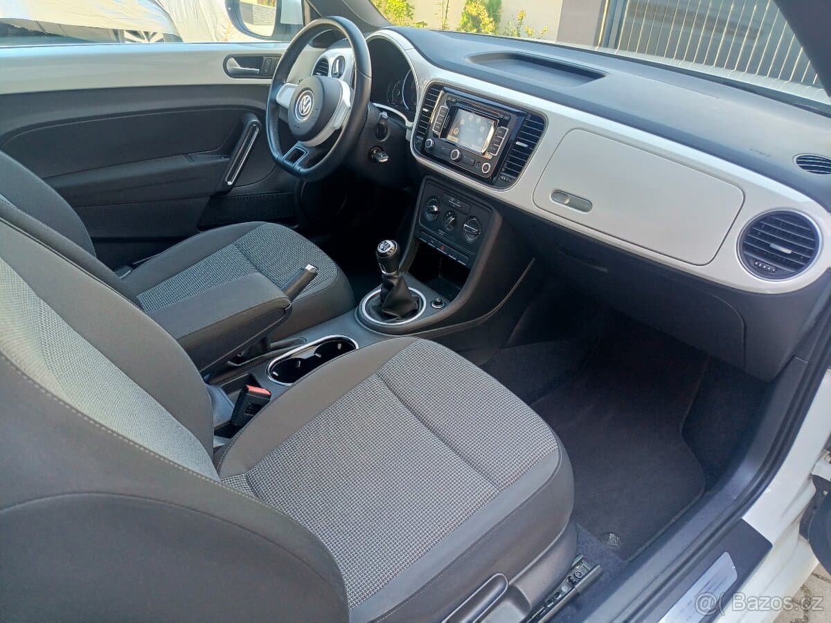 2013 Volkswagen BEETLE - 17
