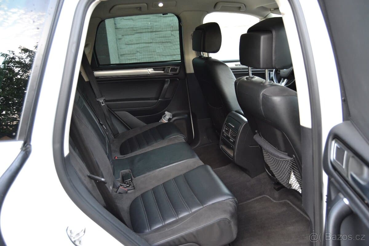 2015 Volkswagen TOUAREG - 17