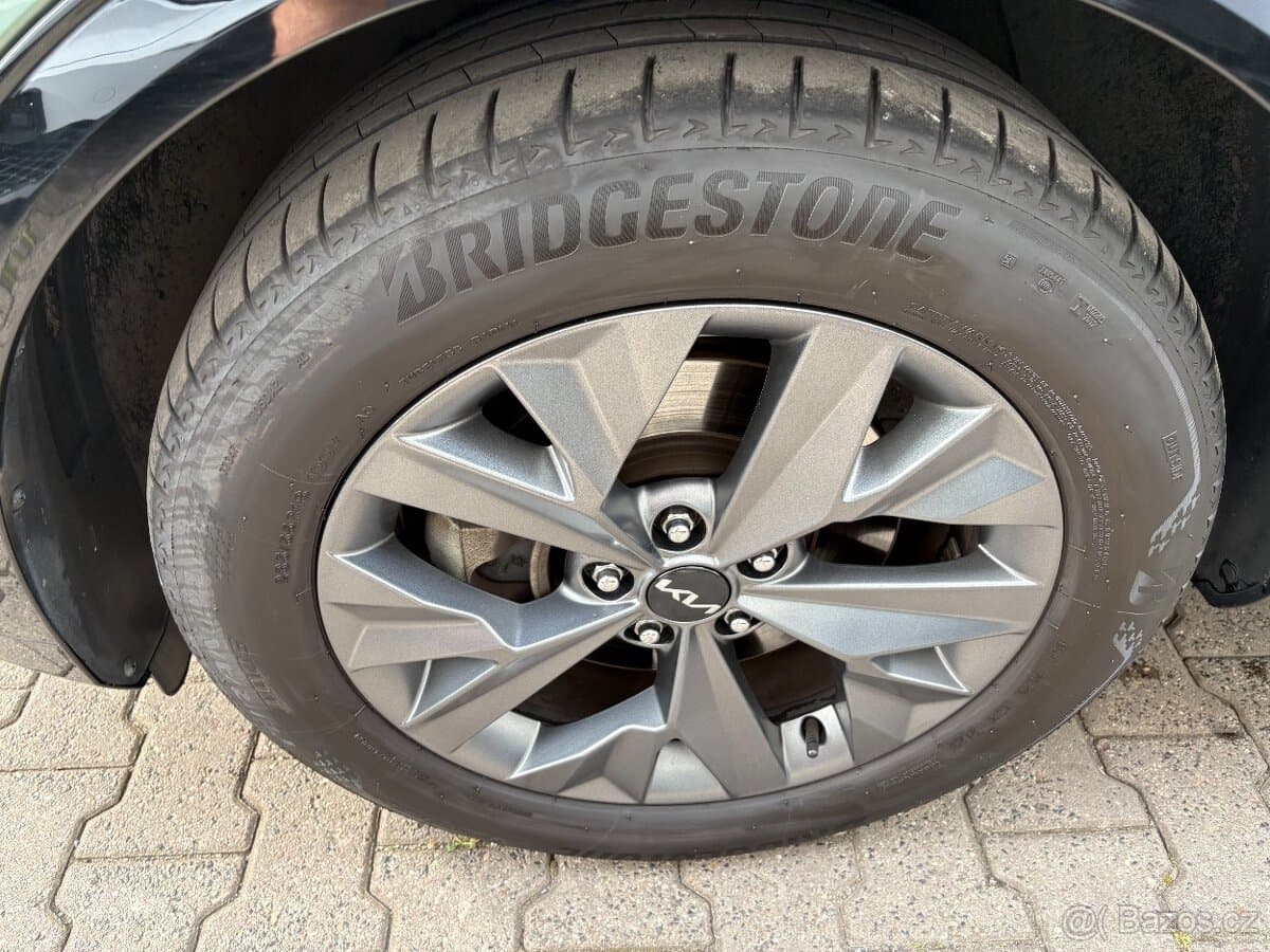 2023 Kia SPORTAGE - 17
