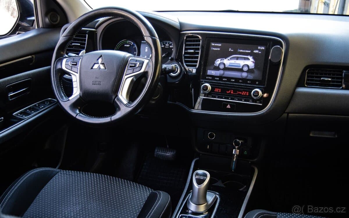 2019 Mitsubishi OUTLANDER - 17