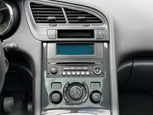 2015 Peugeot 5008 - 17