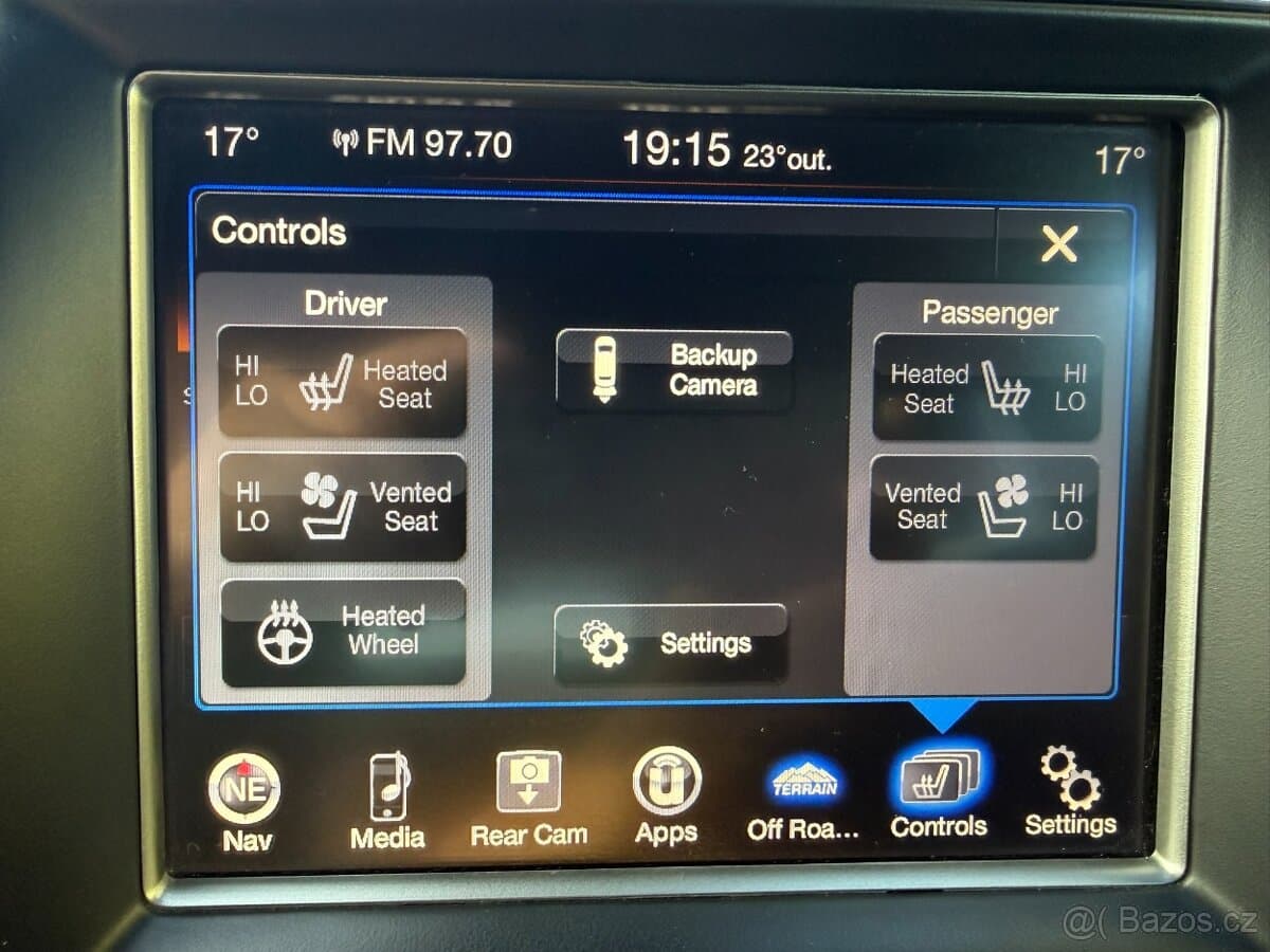 2017 Jeep CHEROKEE - 17