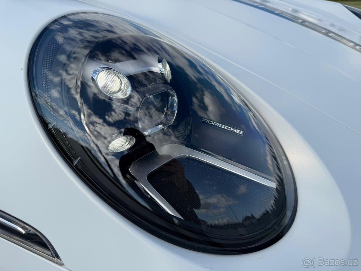 2019 Porsche 911 - 17
