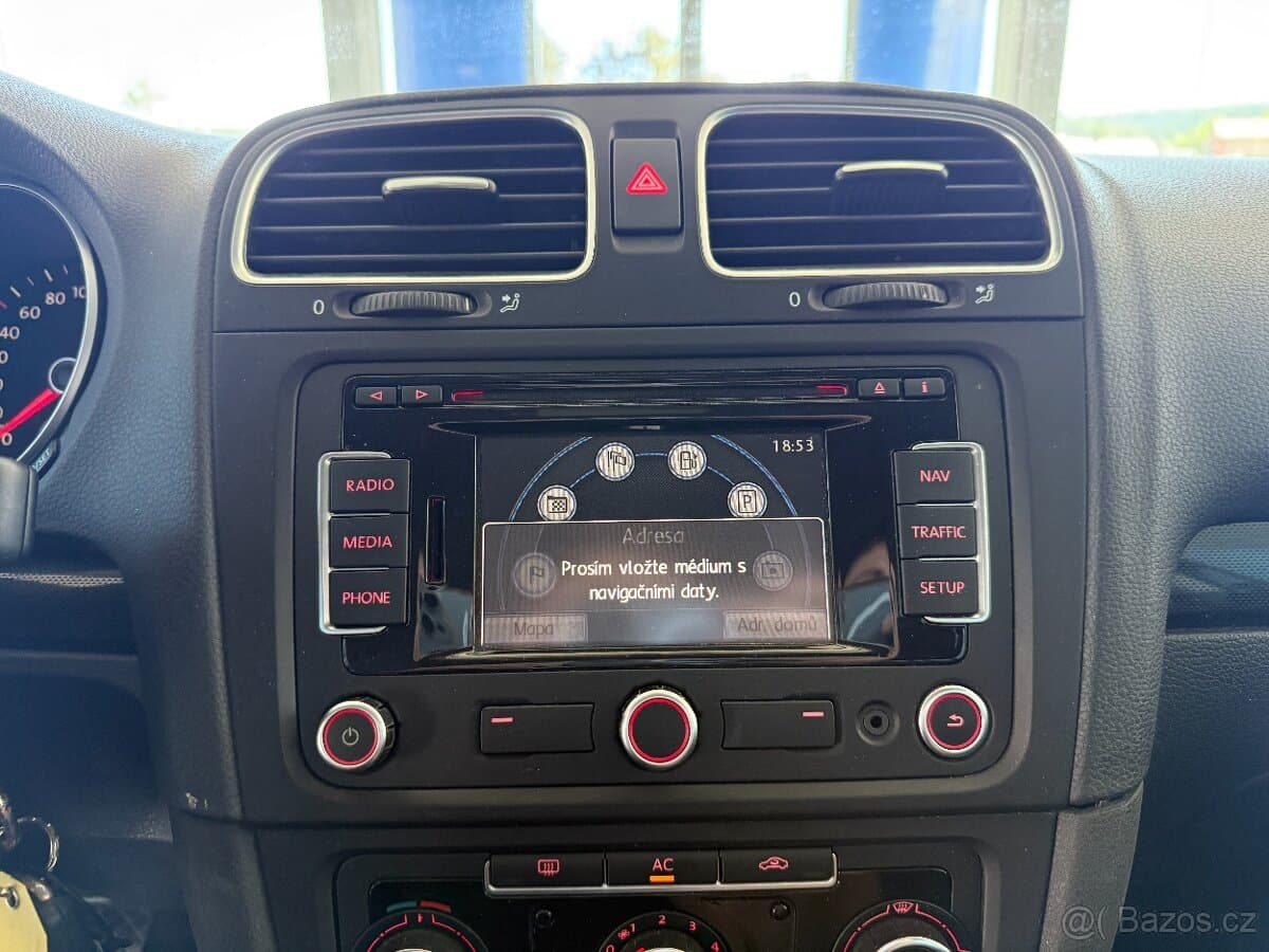 2011 Volkswagen GOLF - 17
