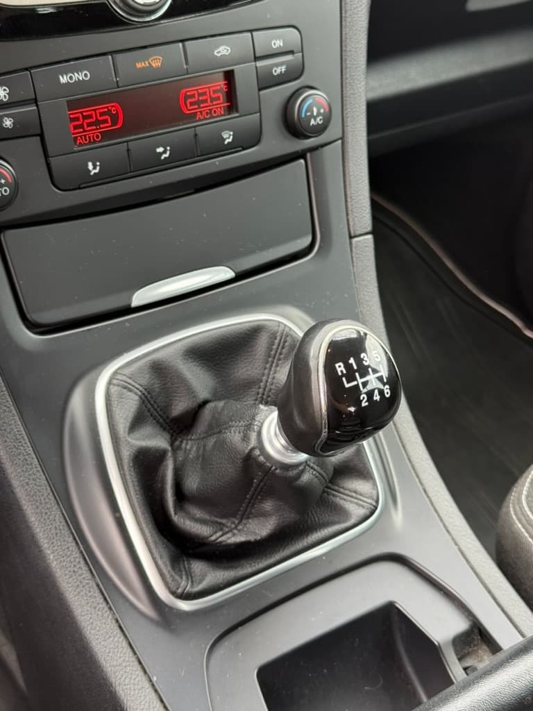 2012 Ford GALAXY - 17