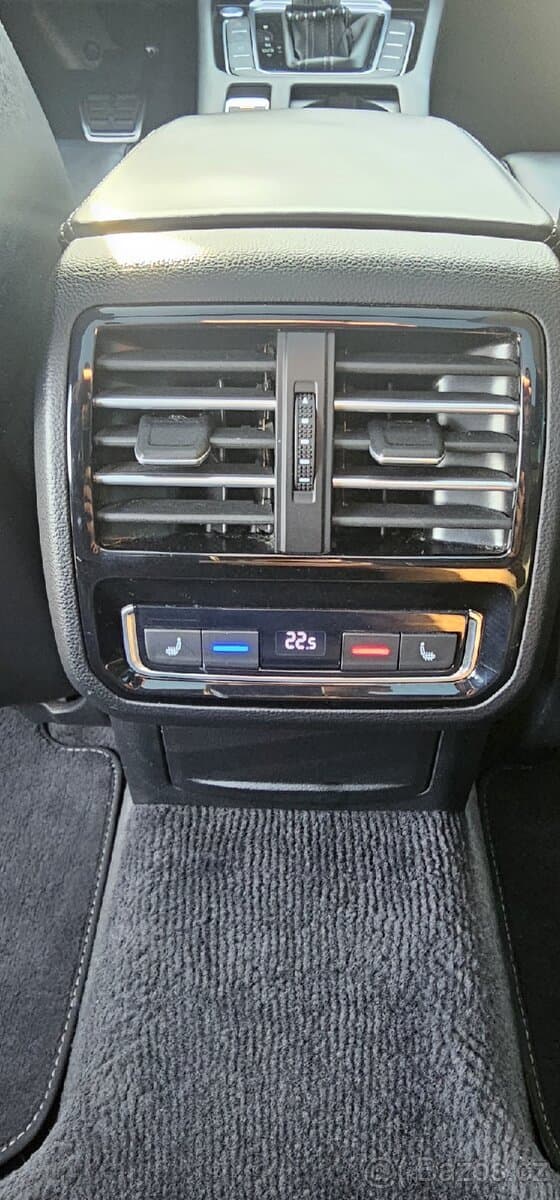 2017 Volkswagen PASSAT - 17