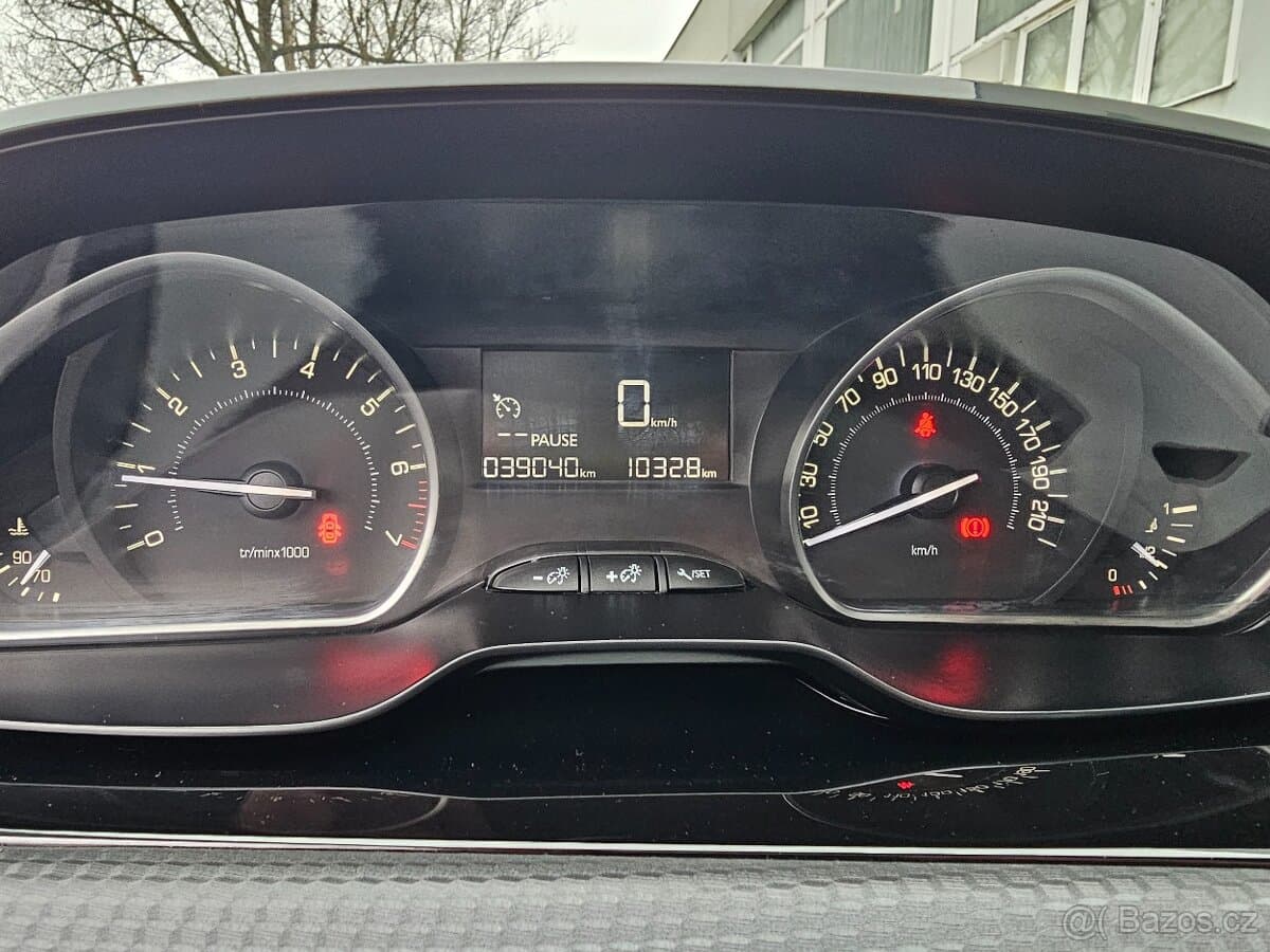 2017 Peugeot 2008 - 17