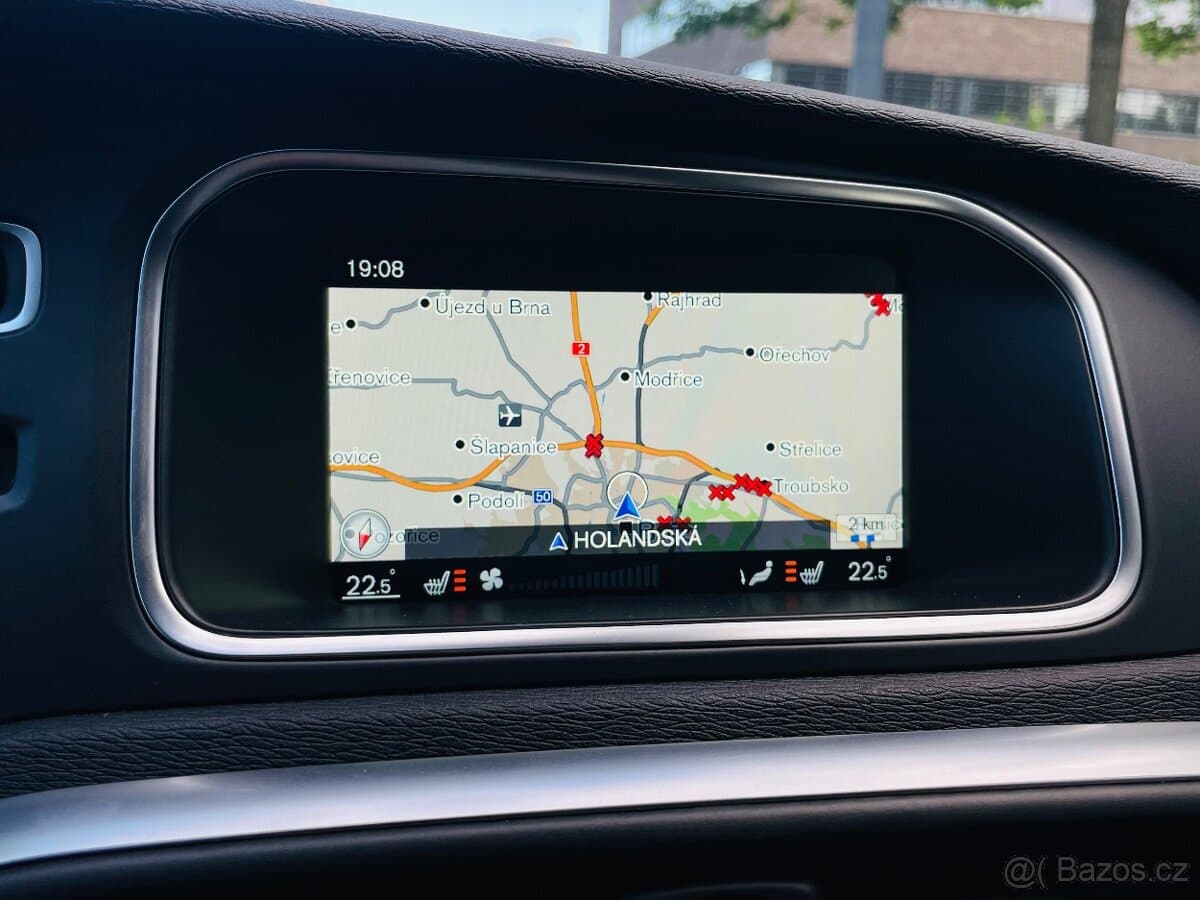 2016 Volvo V40 - 17