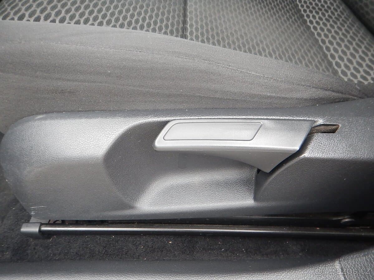 2011 Volkswagen GOLF - 17