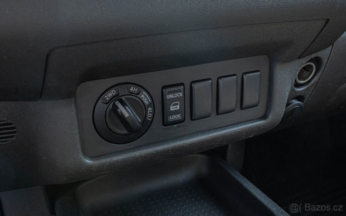 2007 Nissan NAVARA - 17