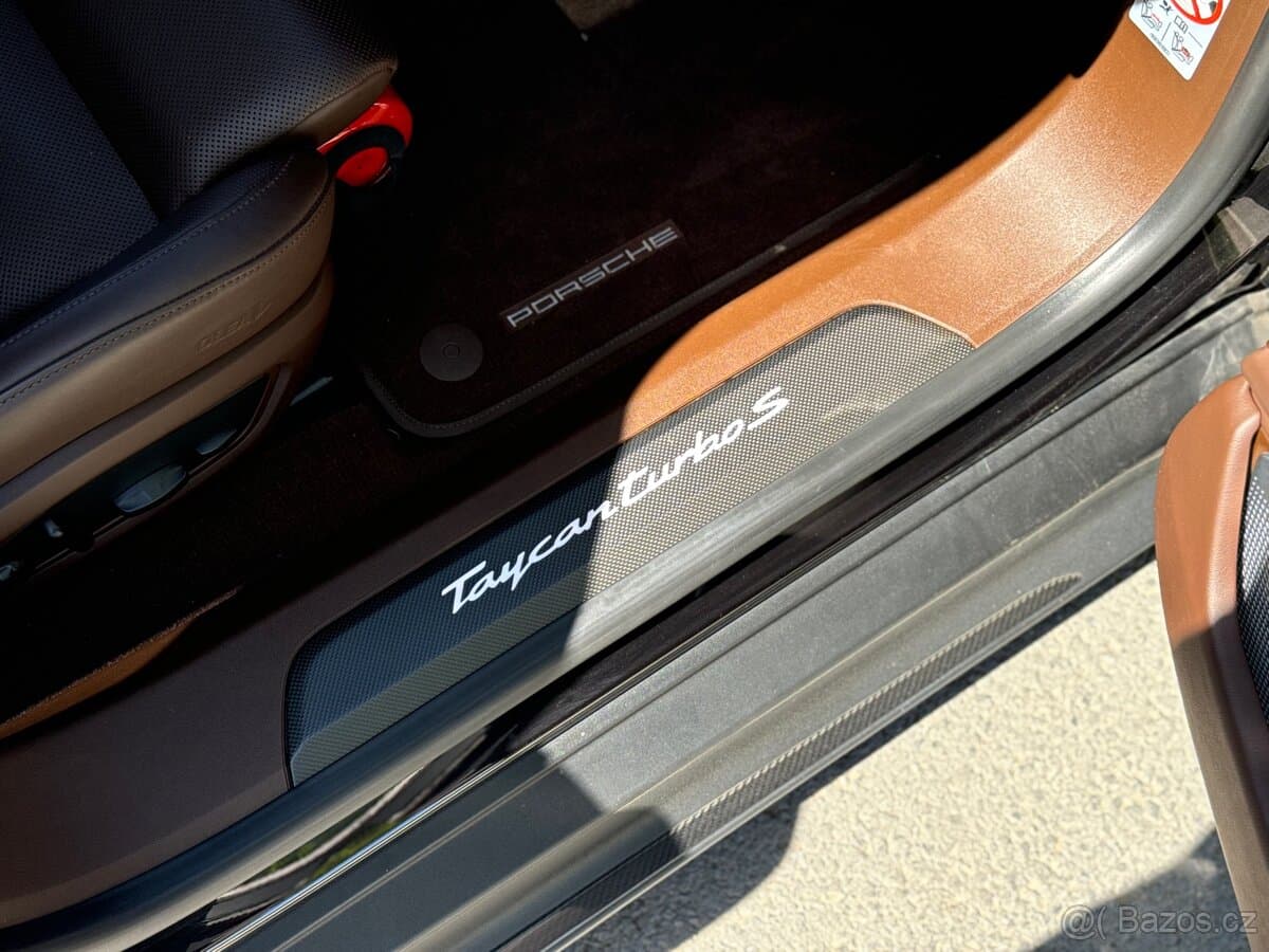 2021 Porsche TAYCAN - 17