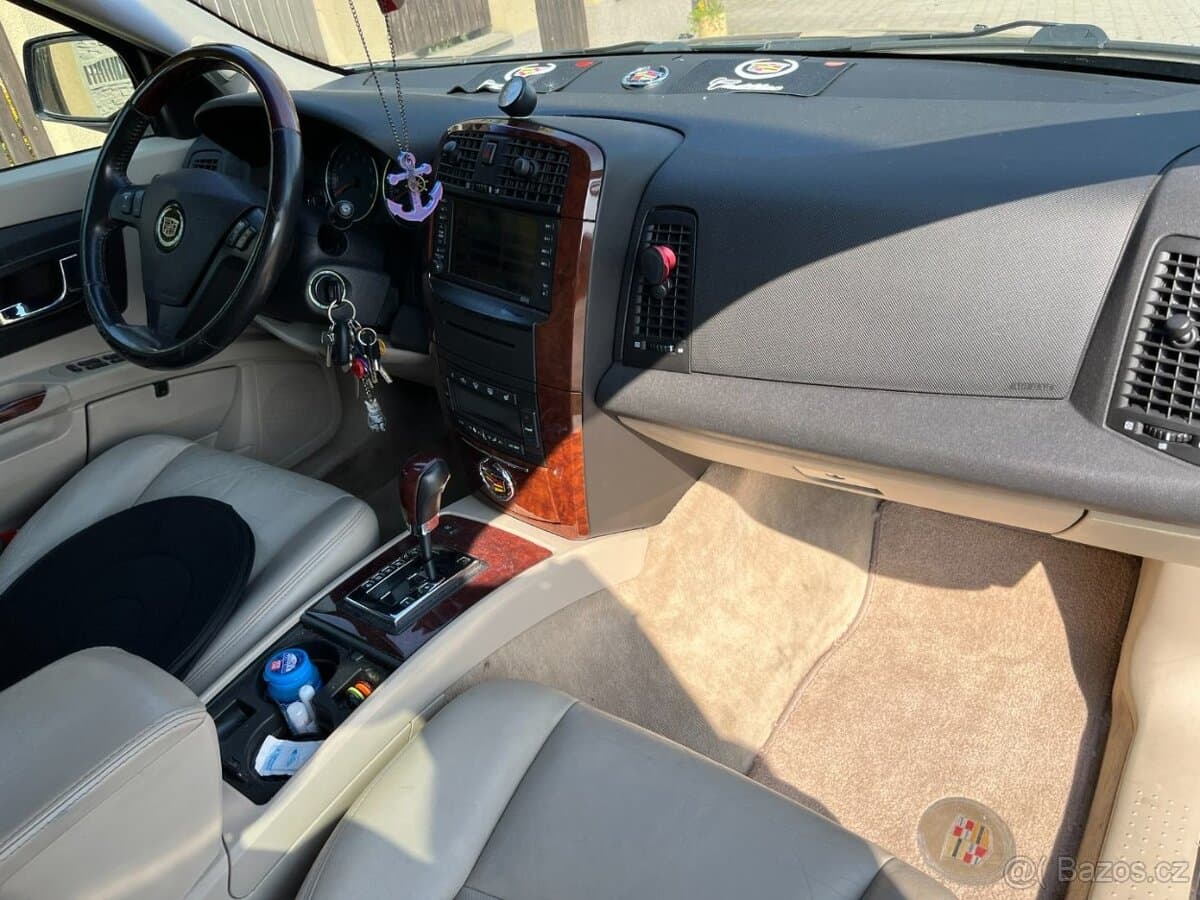 2007 Cadillac SRX - 17