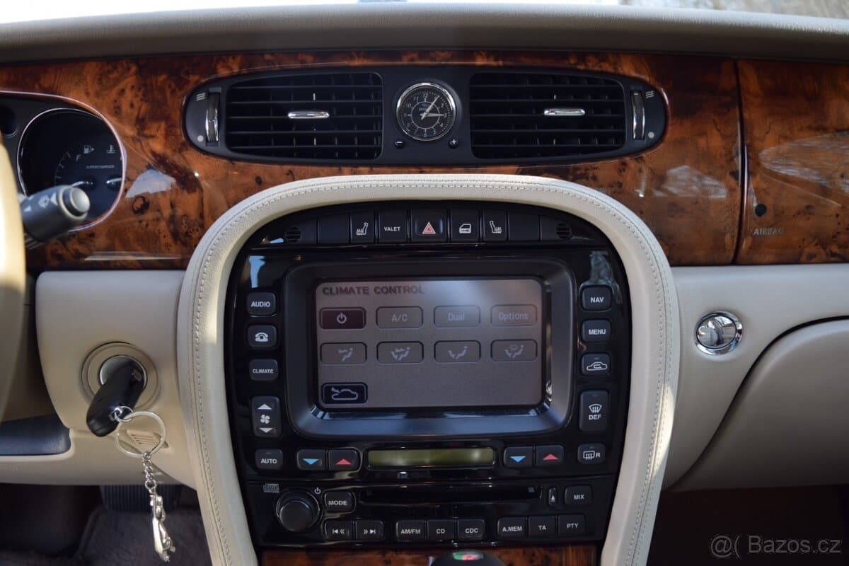 2004 Jaguar XJ - 17