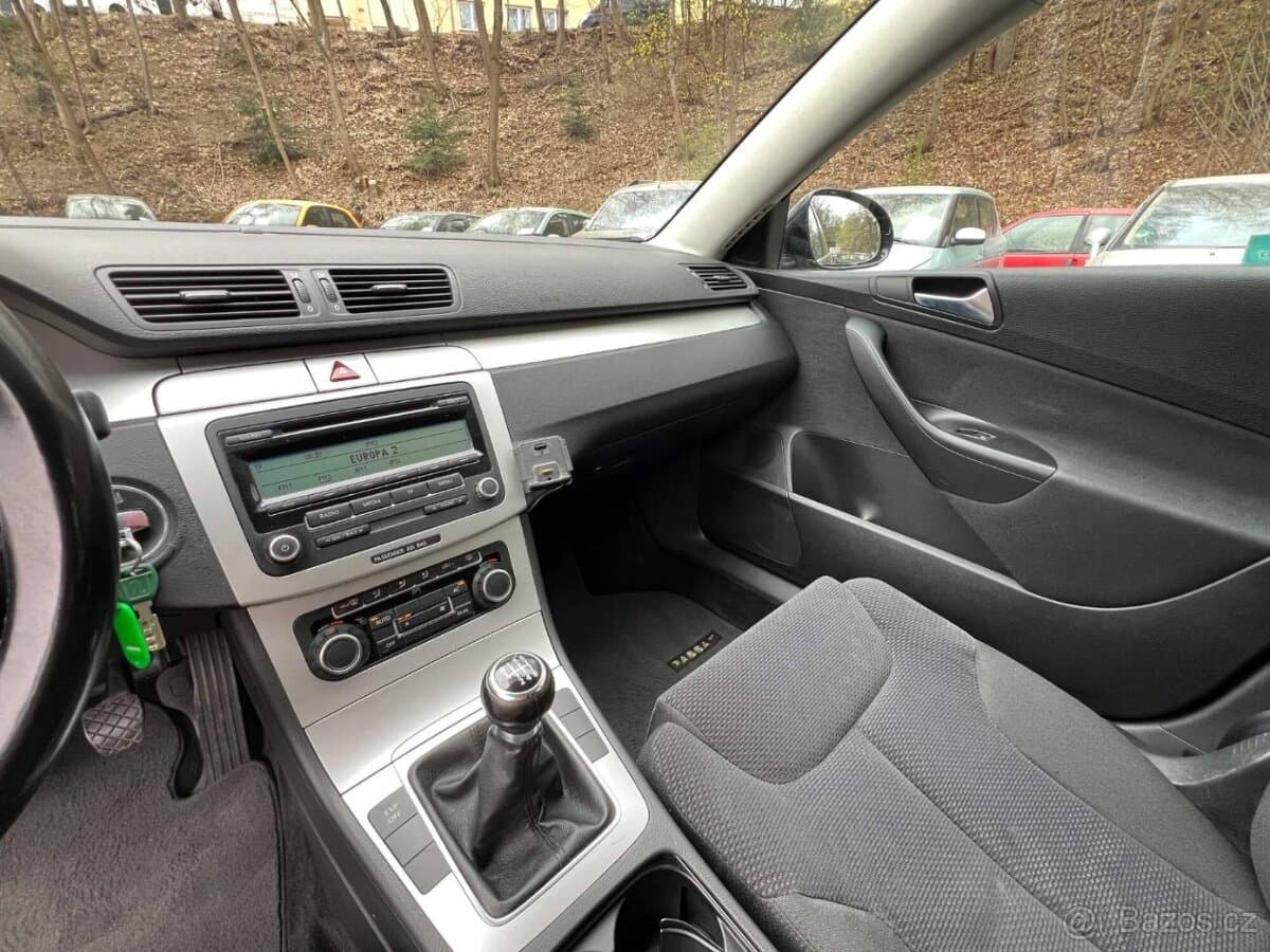 2010 Volkswagen PASSAT - 17