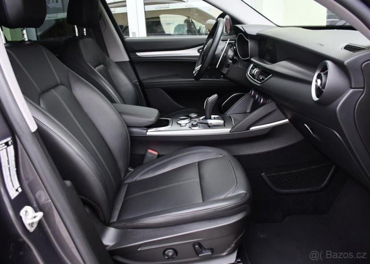 2020 Alfa Romeo STELVIO - 17