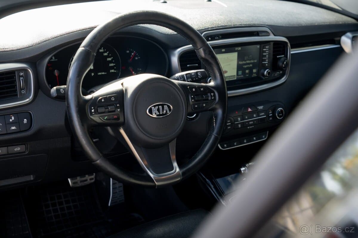 2016 Kia SORENTO - 17