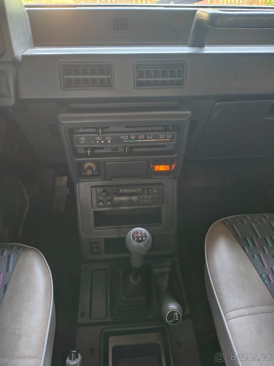 1988 Mitsubishi PAJERO - 17