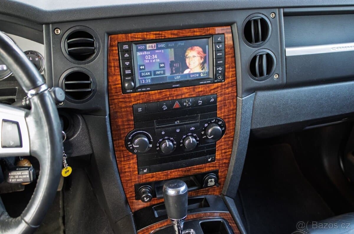 2009 Jeep COMMANDER - 17