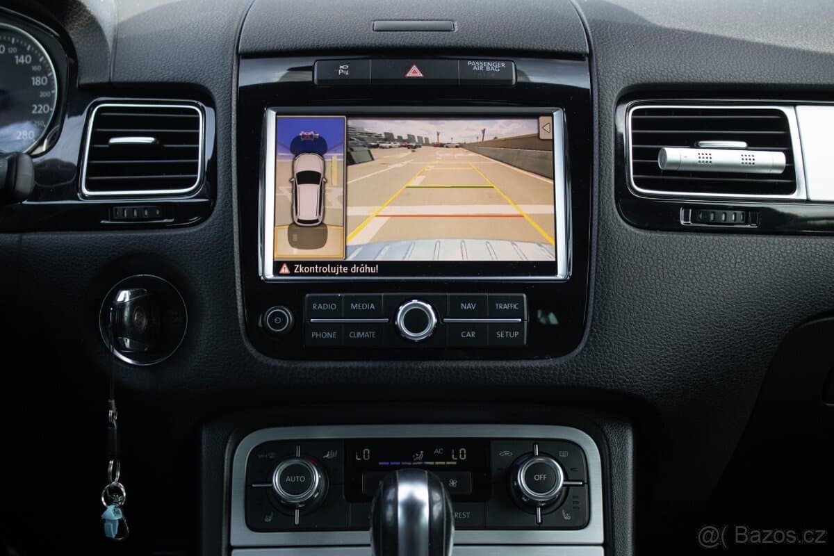 2010 Volkswagen TOUAREG - 17