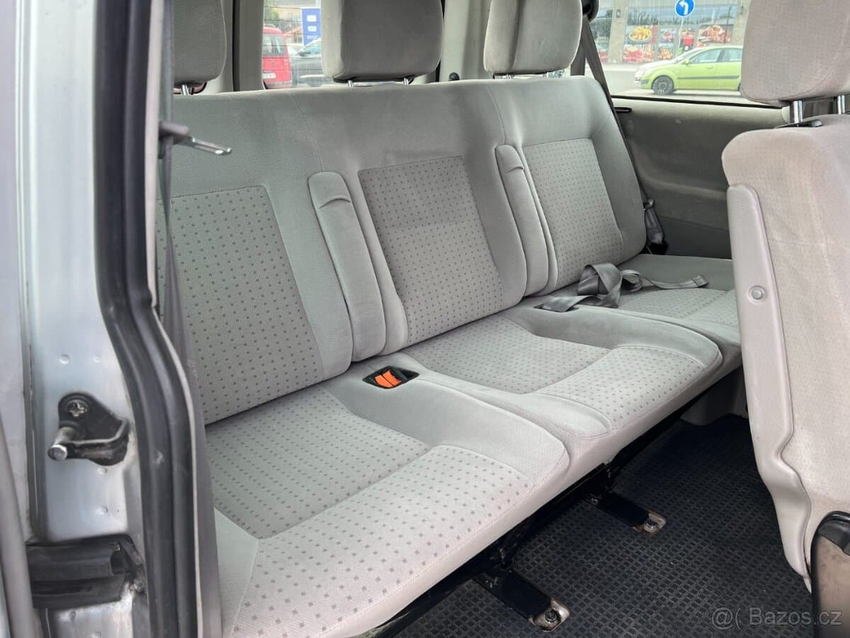 2003 Volkswagen CARAVELLE - 17
