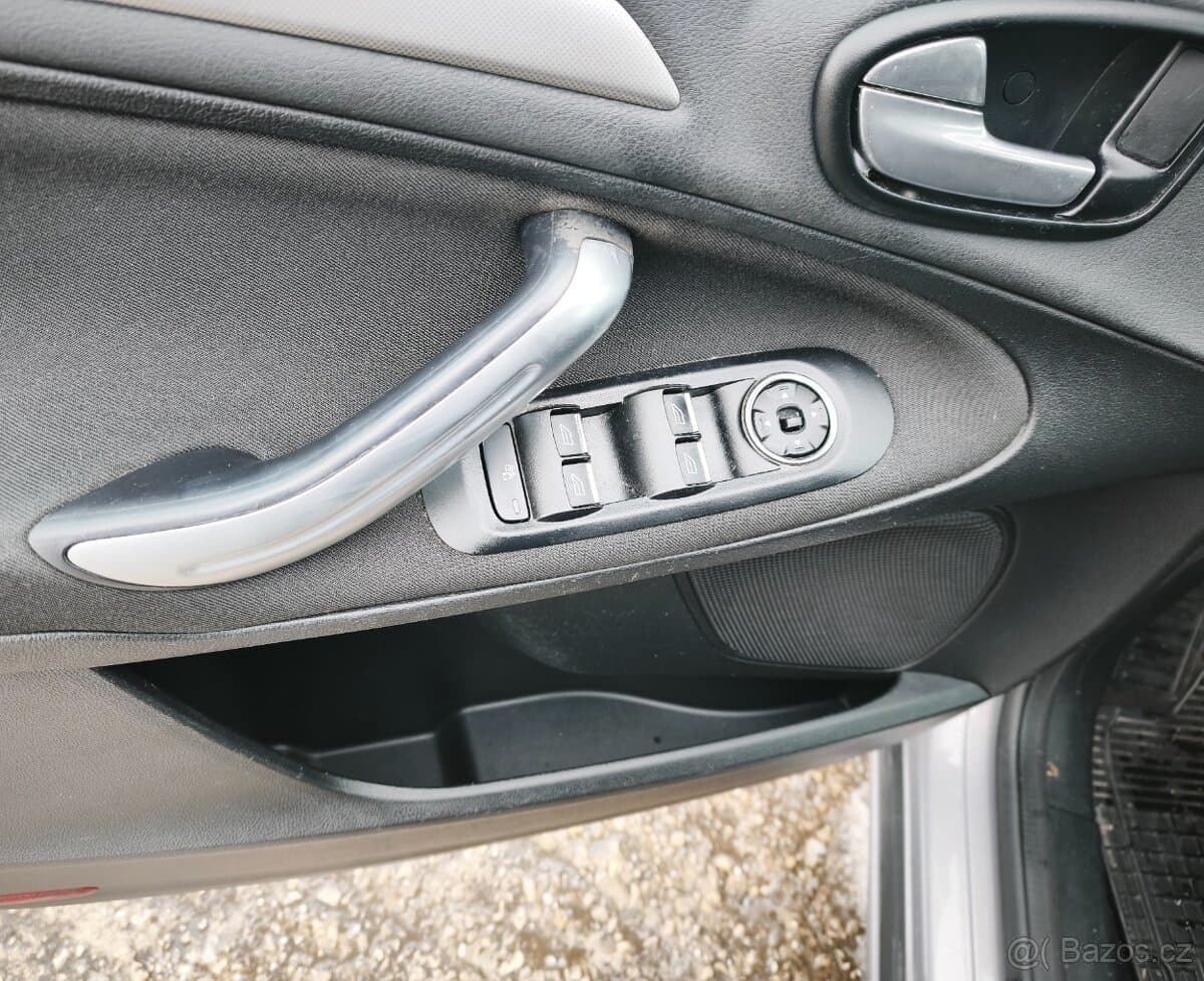 2011 Ford S-MAX - 17