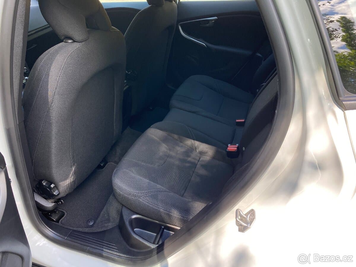 2018 Volvo V40 - 17