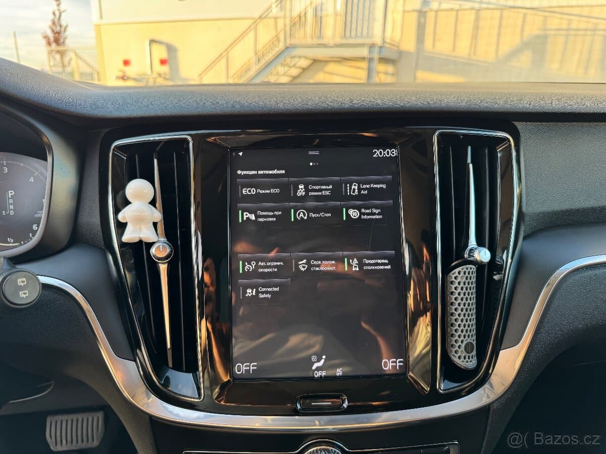 2019 Volvo V60 - 17