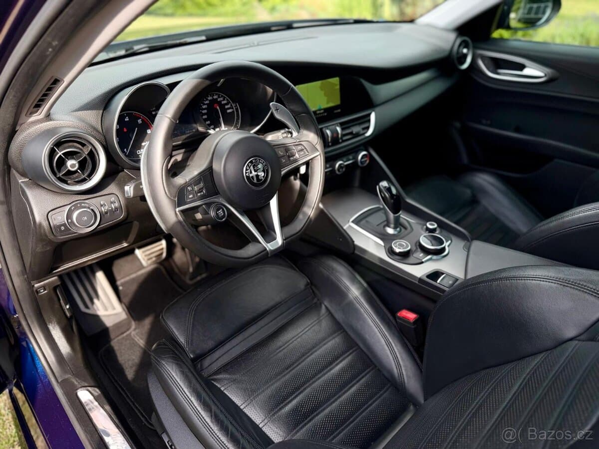 2017 Alfa Romeo GIULIA - 17