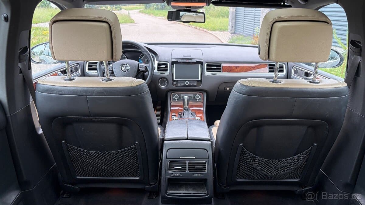 2010 Volkswagen TOUAREG - 17