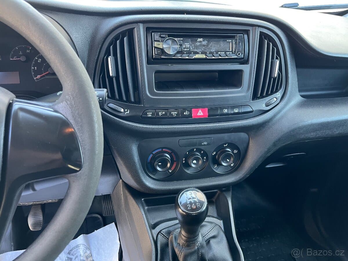 2015 Fiat DOBLO - 17