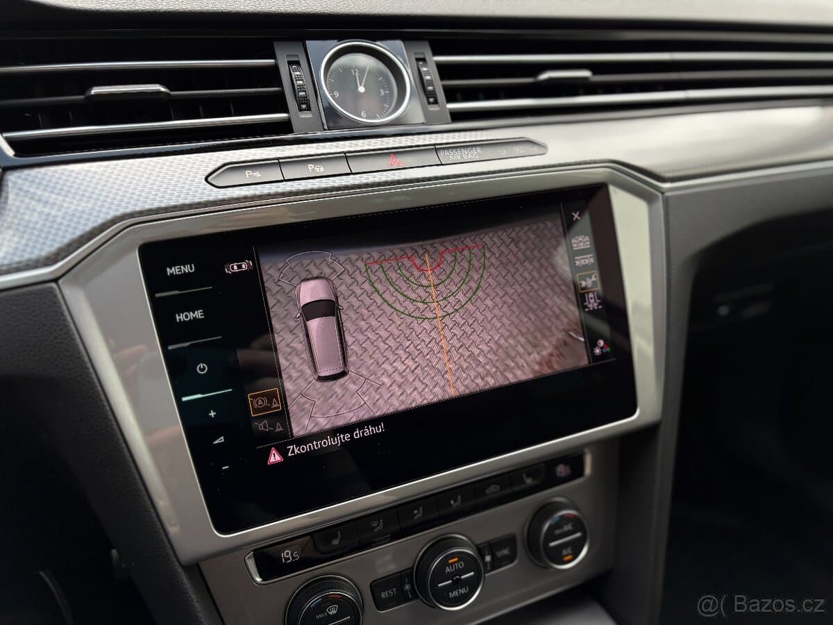 2018 Volkswagen PASSAT - 17