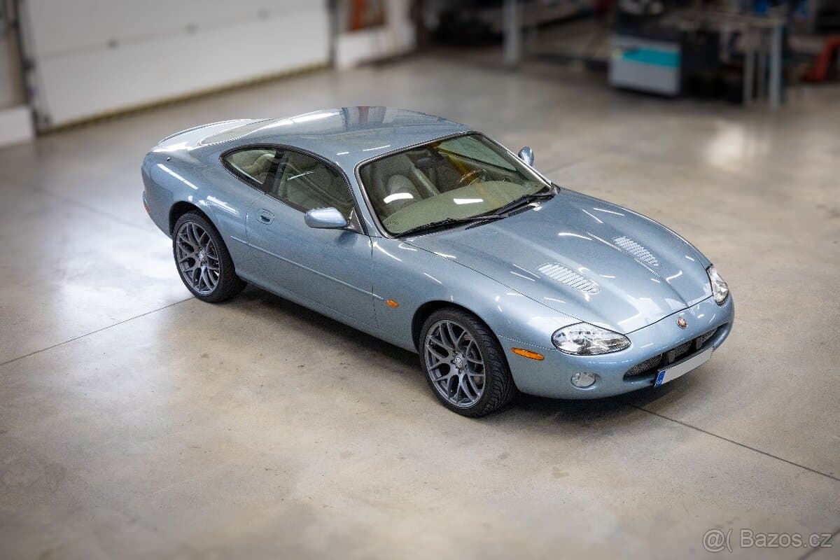 2002 Jaguar XK - 17