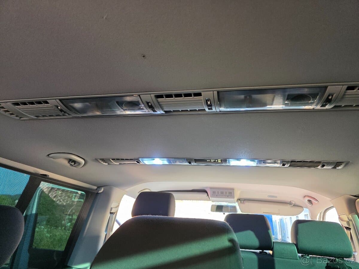 2010 Volkswagen CARAVELLE - 17