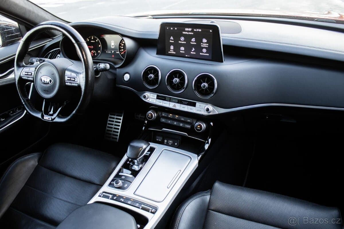 2019 Kia STINGER - 17